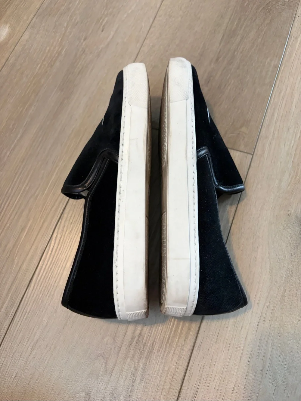 Jon Josef Slip-On Women's Sneakers with White Skull & Crossed Swords Embroider